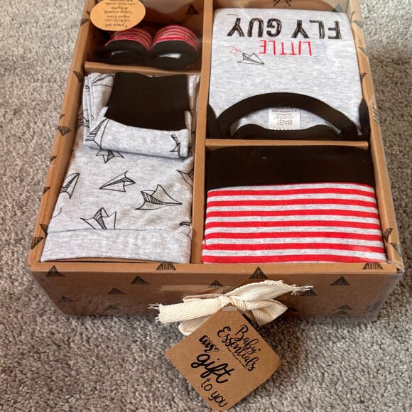 4 Piece Layette Gift Box NWT - Picture 2 of 3